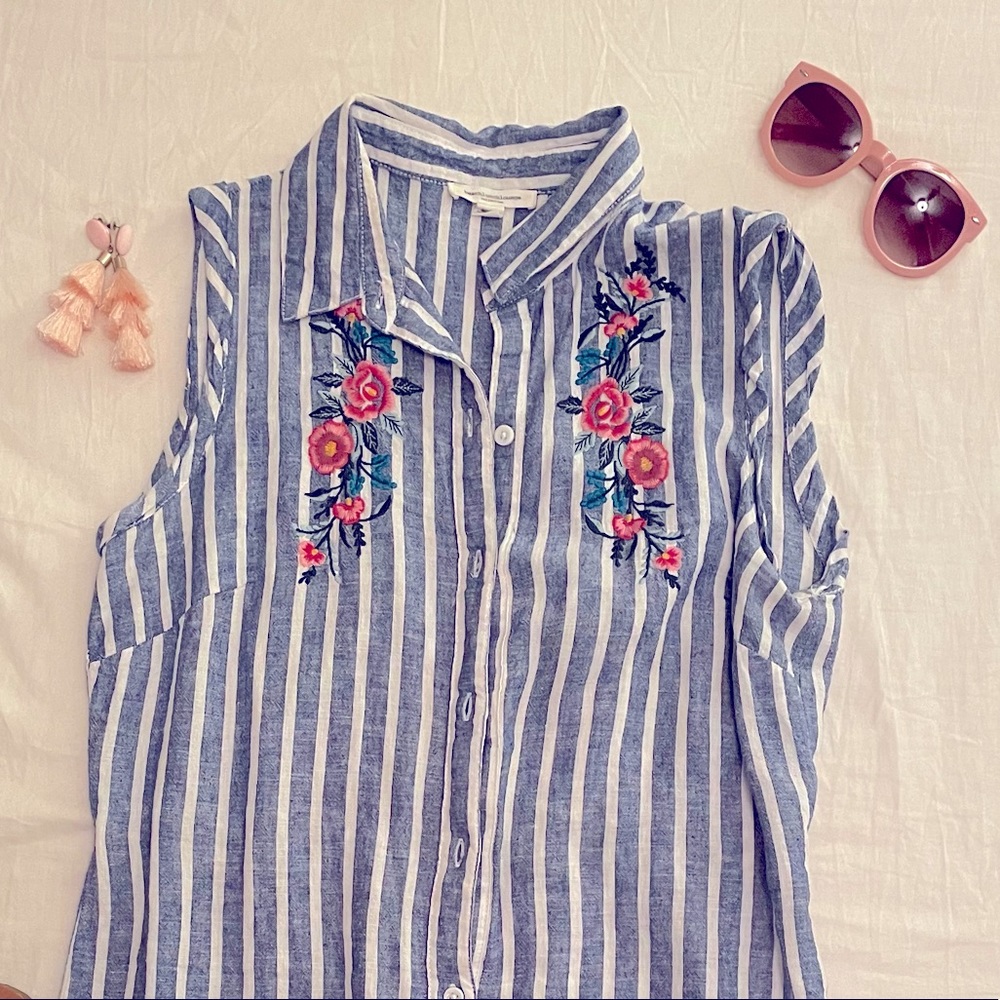 Blue and white floral stripped dress - Size M